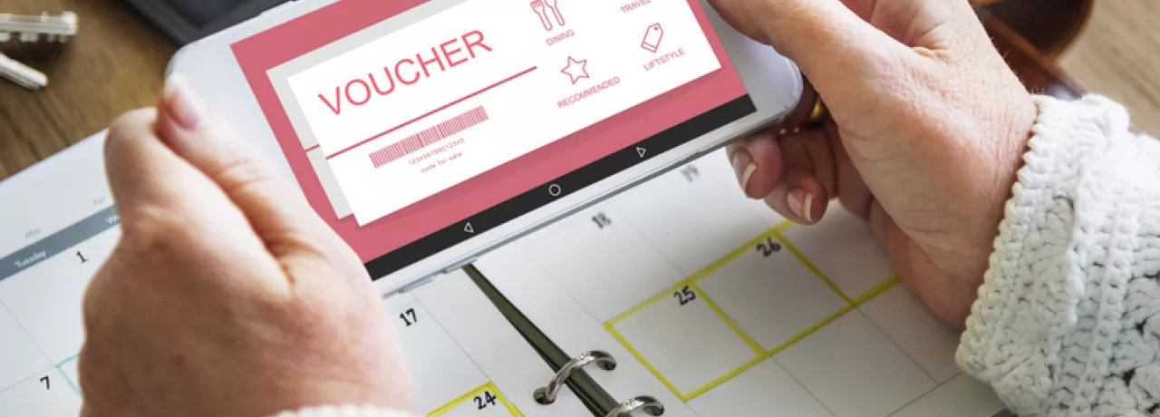 perbedaan voucher fisik dan digital