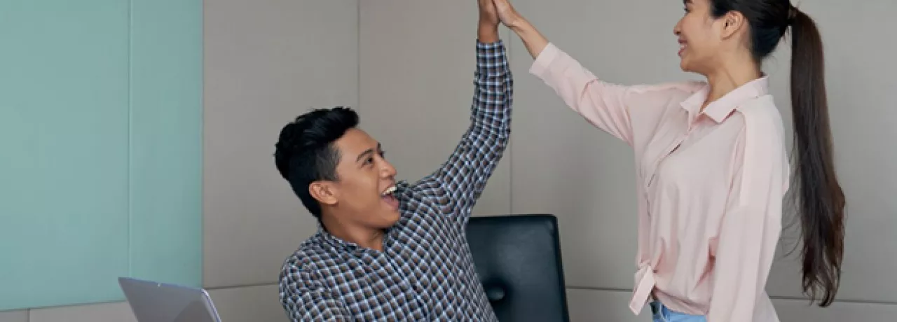 Hubungan kerja adalah