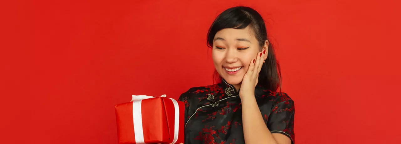 hadiah imlek karyawan