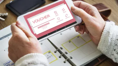 perbedaan voucher fisik dan digital